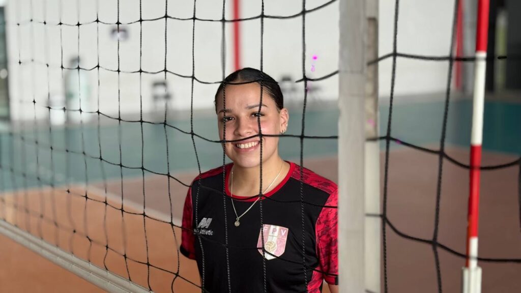 Foto sobre: VÓLEY: WALESKA TORO, LA CAPITANA DEL PRESENTE