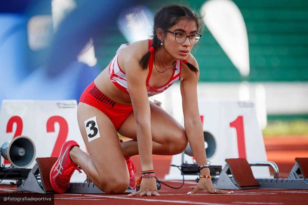 Foto sobre: CAYETANA CHIRINOS: LA MEDIDA PARA CRECER, CORRER Y GANAR